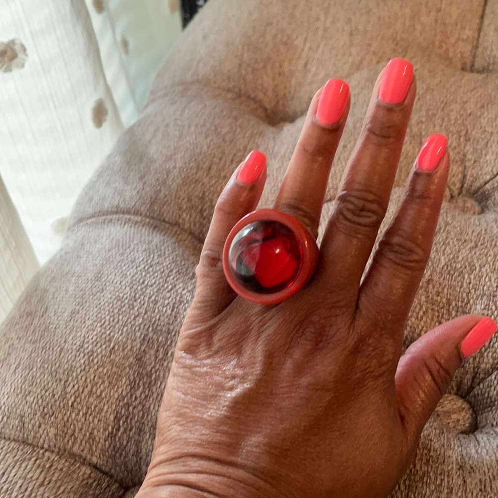 Fun ring (probably 6, slightly big on me)